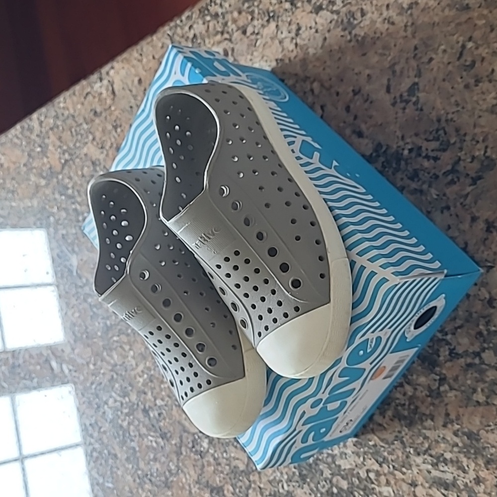 Kids native slip on